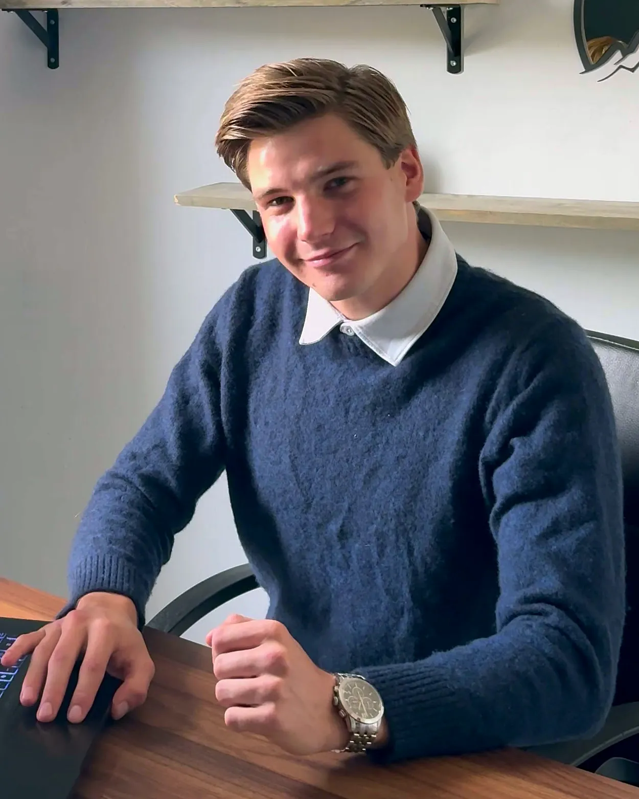 Giliam Smale at his desk in Maarsbergen, working on a website
